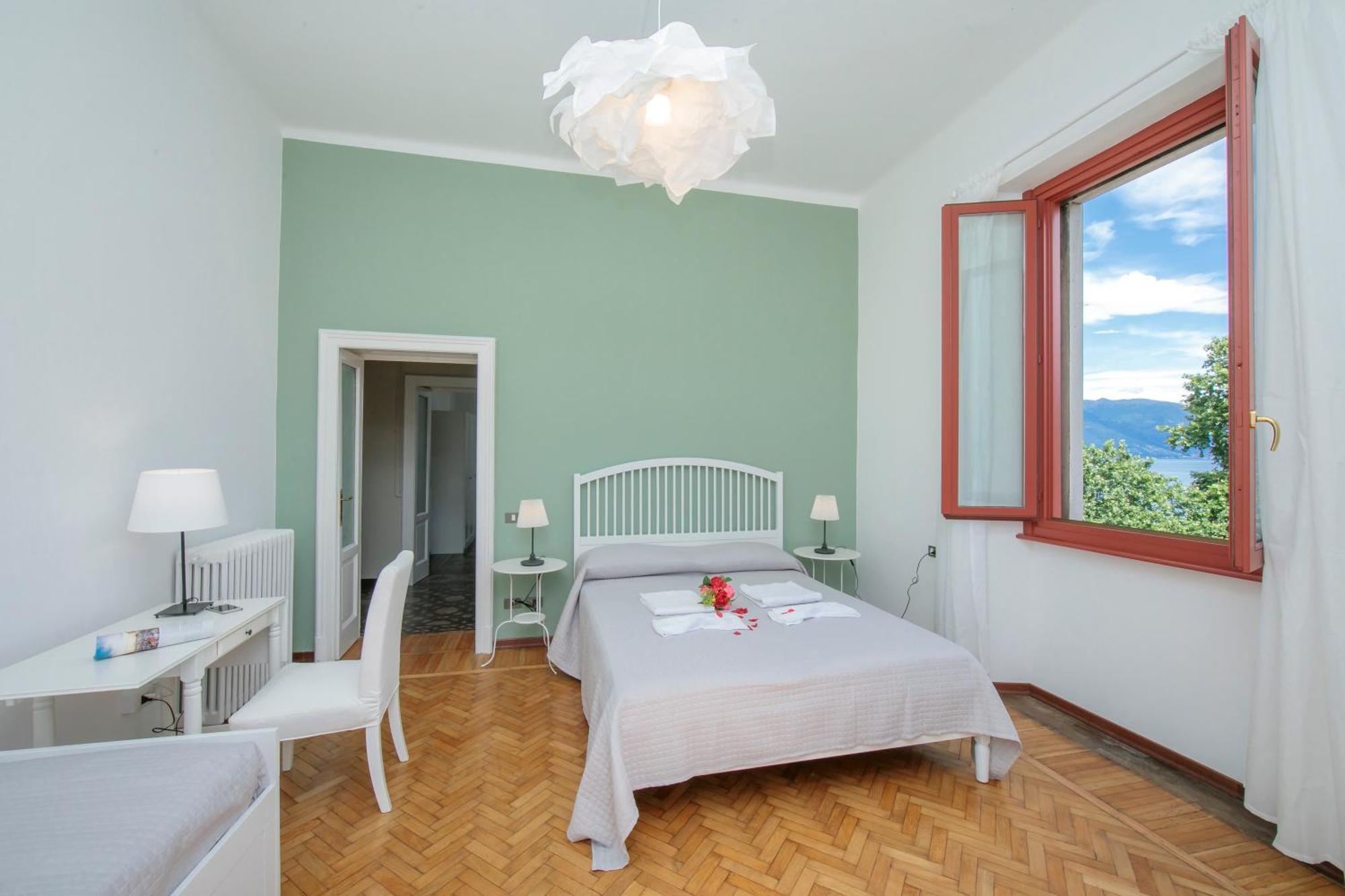 Residenza Oleandro Lake View Luino Center - Happy Rentals Luaran gambar