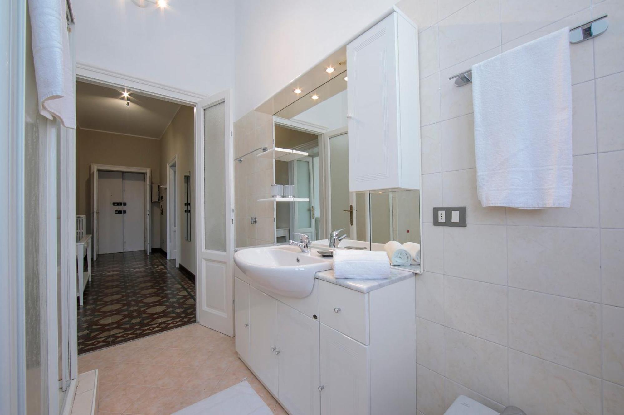 Residenza Oleandro Lake View Luino Center - Happy Rentals Luaran gambar