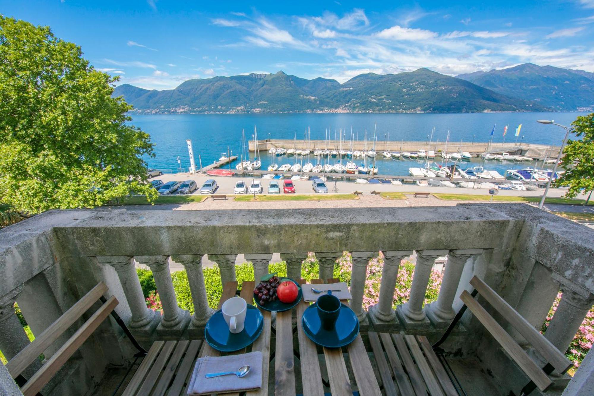 Residenza Oleandro Lake View Luino Center - Happy Rentals Luaran gambar