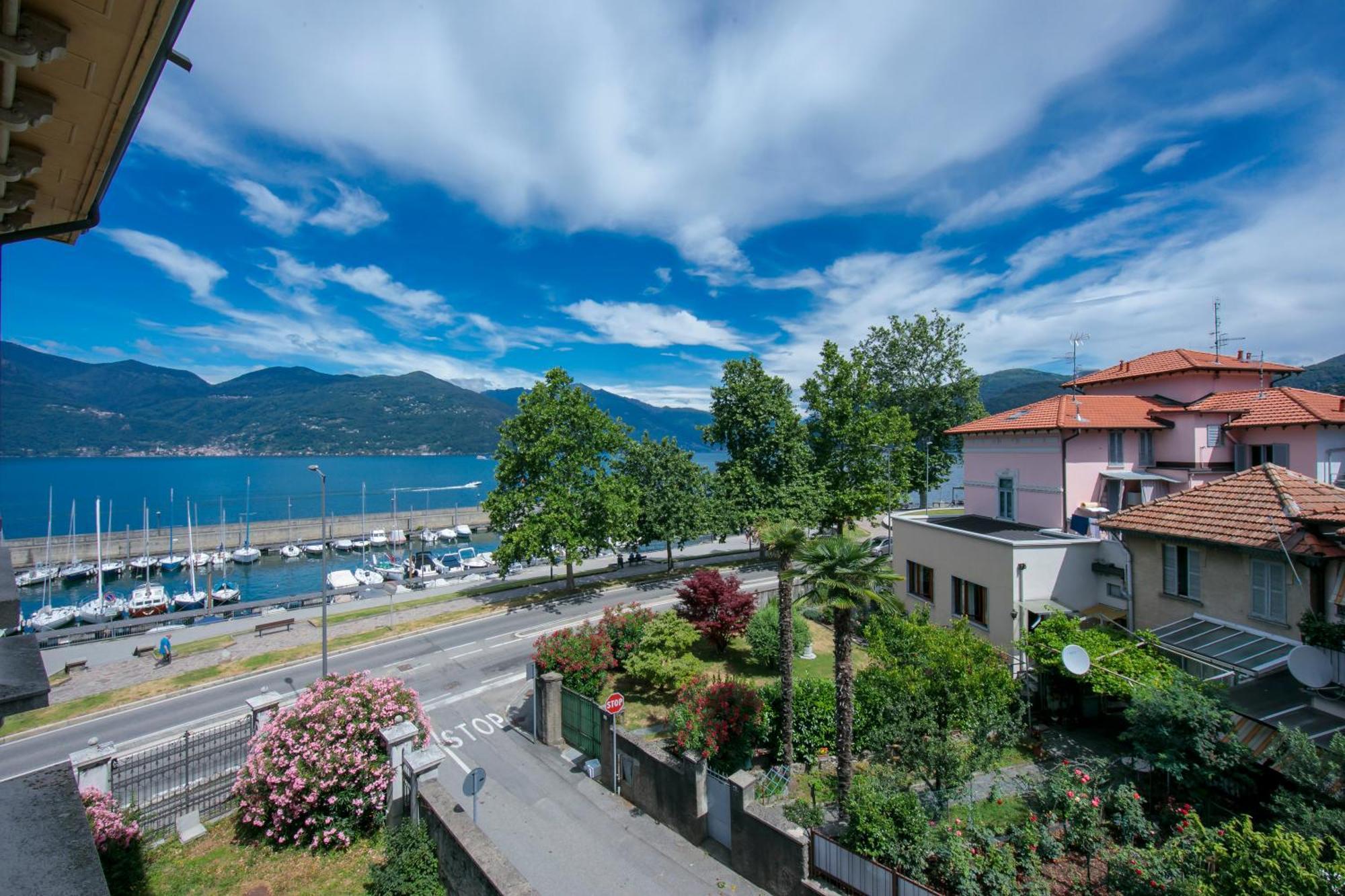 Residenza Oleandro Lake View Luino Center - Happy Rentals Luaran gambar